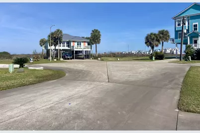 25010 Monterey Ct, Galveston, TX 77554 - Photo 4