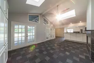 3627 Tartan Ln, Houston, TX 77025 - Photo 10