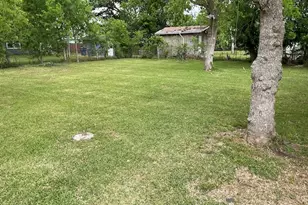 1208 W 10th St, Freeport, TX 77541 - Photo 12
