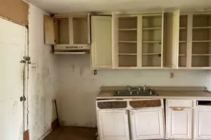 1208 W 10th St, Freeport, TX 77541 - Photo 6