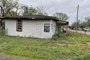 1208 W 10th St, Freeport, TX 77541 - Photo 2