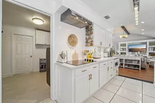 2004 S Palm Ct, Pasadena, TX 77502 - Photo 8