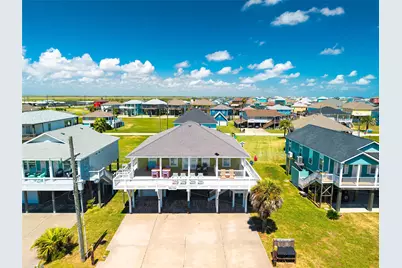 956 Biscayne, Crystal Beach, TX 77650 - Photo 2