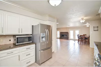 2624 Del Monte Avenue, Bay City, TX 77414 - Photo 14
