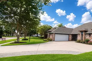 10710 Sandy Shoals Dr, Houston, TX 77071 - Photo 2