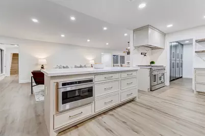 9219 Timberside Drive, Houston, TX 77025 - Photo 18