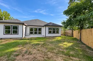 501 Briarwood Dr, Baytown, TX 77520 - Photo 6