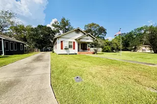 2305 Beaumont Ave, Liberty, TX 77575 - Photo 2