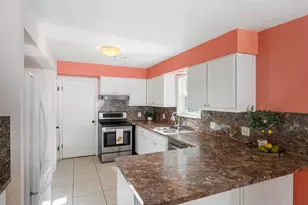 7714 Pecanwood St, Hitchcock, TX 77563 - Photo 10