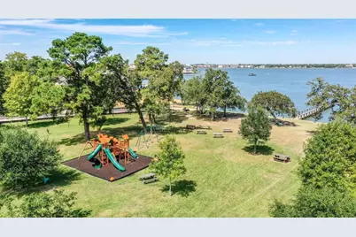 1821 E Winn Street, Kemah, TX 77565 - Photo 16