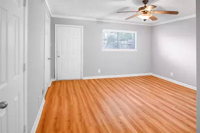 211 W F Street #211, La Porte, TX 77571 - Photo 10