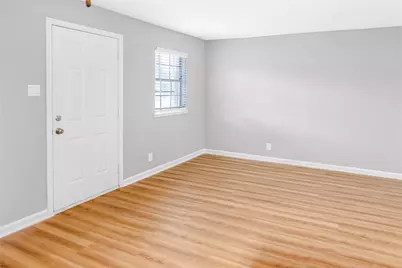 211 W F Street #211, La Porte, TX 77571 - Photo 4