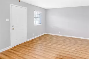 211 W F St, La Porte, TX 77571 - Photo 4