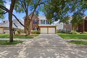3126 Waters View Dr, Sugar Land, TX 77478 - Photo 2