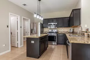 2535 Flycatcher Cove Dr, League City, TX 77573 - Photo 2