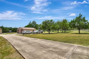 690 Meadow Bend Rd, Bellville, TX 77418 - Photo 4