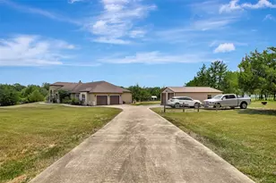 690 Meadow Bend Rd, Bellville, TX 77418 - Photo 2