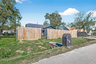 978 St Clair St, Houston, TX 77088 - Photo 2