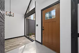 2129 Lake Village Dr, Houston, TX 77339 - Photo 2