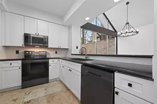 2129 Lake Village Dr, Houston, TX 77339 - Photo 8