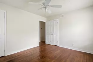 5622 Woodgreen St, Houston, TX 77033 - Photo 16