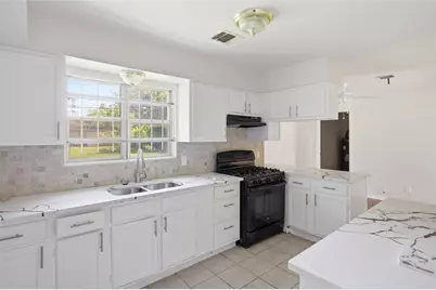 5622 Woodgreen Street, Houston, TX 77033 - Photo 6