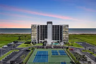 415 E Beach Dr, Galveston, TX 77550 - Photo 2