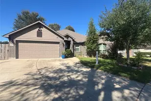10002 Paintbrush Ln, Sugar Land, TX 77498 - Photo 2