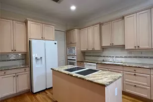 1929 Woodbury St, Houston, TX 77030 - Photo 2
