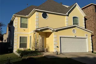 13126 S Bellaire Estates Dr, Houston, TX 77072 - Photo 2