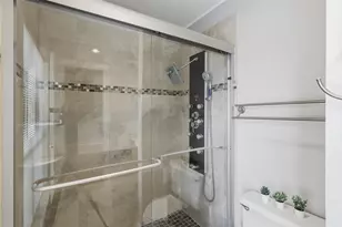 701 Bering Dr, Houston, TX 77057 - Photo 16