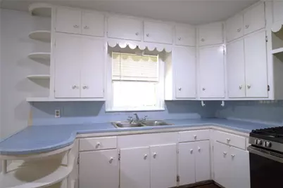 1109 Manor Drive, Victoria, TX 77901 - Photo 6