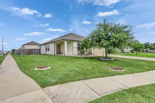 1001 Banyon Tree Ln, Brookshire, TX 77423 - Photo 2