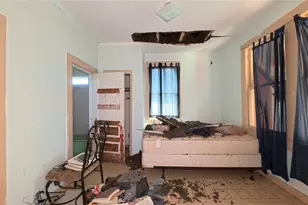 526 Wallace St, East Bernard, TX 77435 - Photo 4