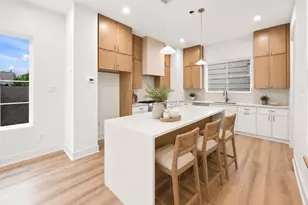 1109 E 24th St, Houston, TX 77009 - Photo 2