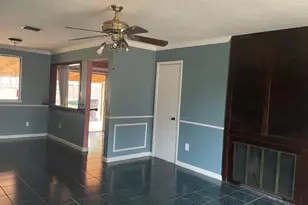 10751 Corona Ln, Houston, TX 77072 - Photo 2