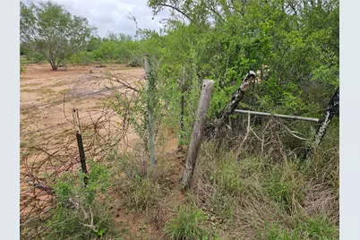 608 Country Breeze, Floresville, TX 78114 - Photo 8