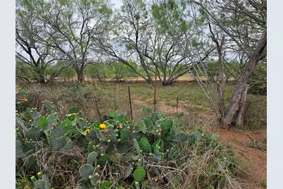 608 Country Breeze, Floresville, TX 78114 - Photo 14