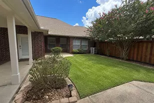 210-C Clearview Ave, Friendswood, TX 77546 - Photo 2