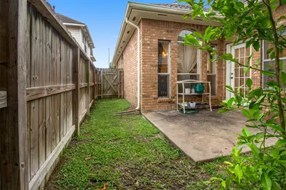 10618 Spring Brook Drive, Houston, TX 77041 - Photo 24
