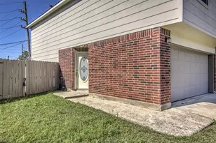 9811 S Galwan Cir, Houston, TX 77070 - Photo 2