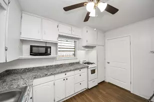 1213 28th St, Galveston, TX 77550 - Photo 20