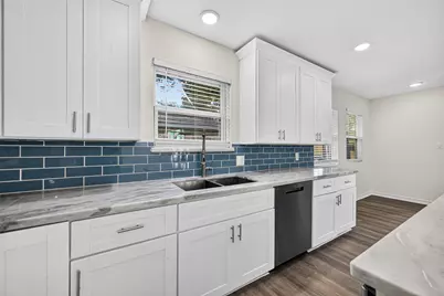 11107 Cedarhurst Drive, Houston, TX 77096 - Photo 8