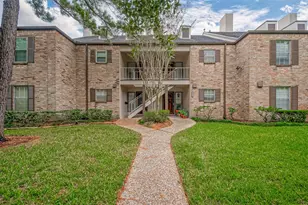 12967 Trail Hollow Dr, Houston, TX 77079 - Photo 2