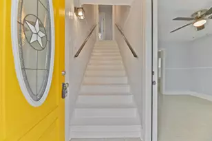 909 28th St, Galveston, TX 77550 - Photo 2