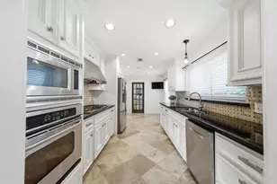 6427 Waltway Dr, Houston, TX 77008 - Photo 8