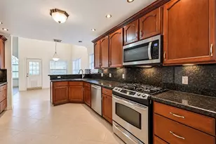 914 Chase Creek Cir, Bacliff, TX 77518 - Photo 6