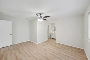 117 N Woodstock Cir Dr, The Woodlands, TX 77381 - Photo 10