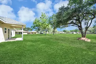 706 Clara Ave, El Campo, TX 77437 - Photo 2