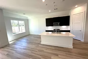 116 Lansbrook Ct, Conroe, TX 77304 - Photo 4